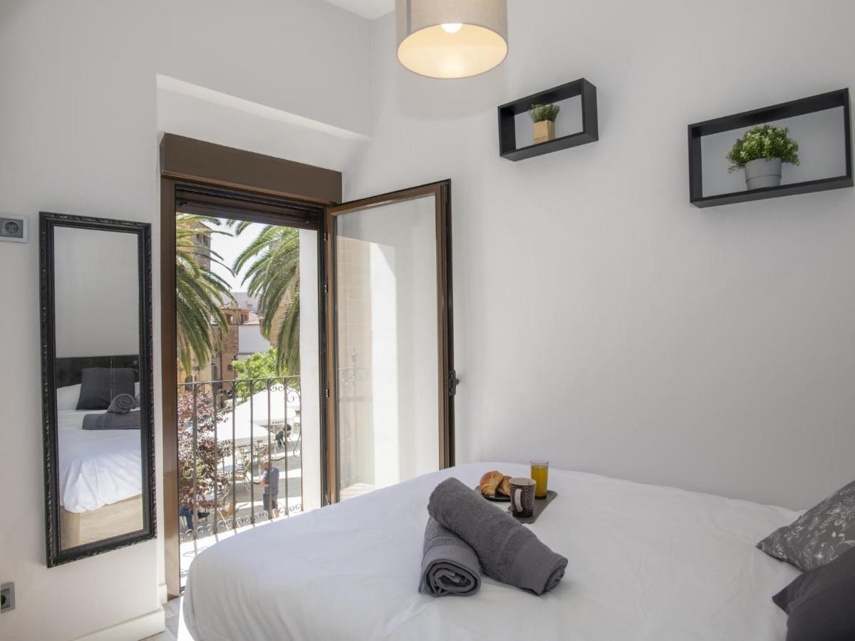 Elegante Apartamento Para 5 En El Centro De Caceres Con Wifi Екстериор снимка