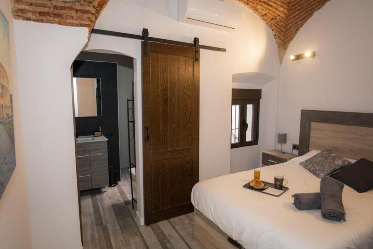 Elegante Apartamento Para 5 En El Centro De Caceres Con Wifi Екстериор снимка