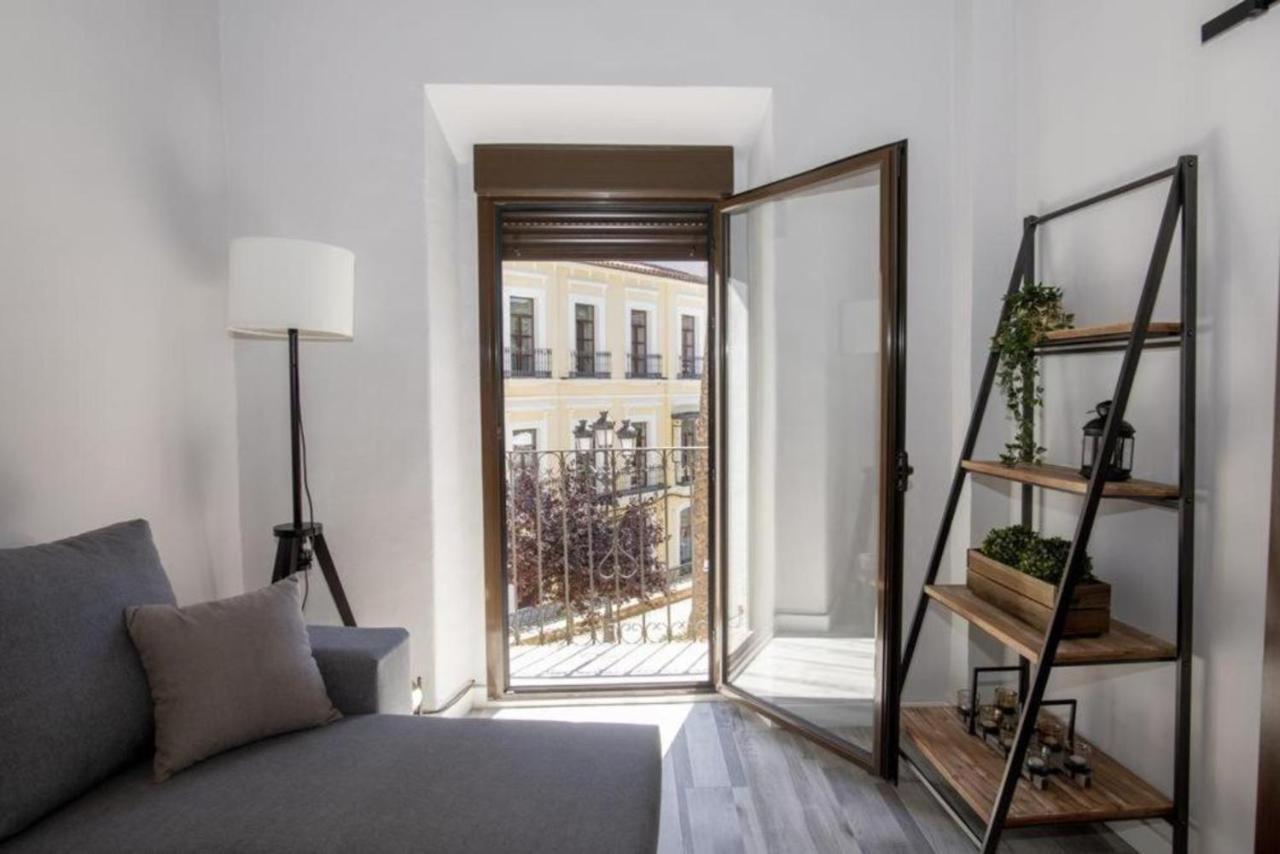 Elegante Apartamento Para 5 En El Centro De Caceres Con Wifi Екстериор снимка