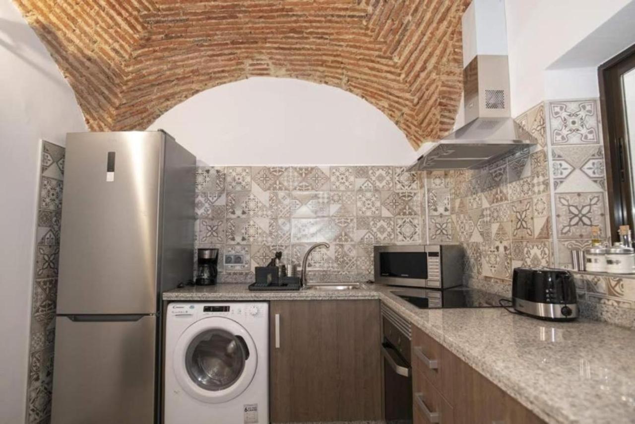 Elegante Apartamento Para 5 En El Centro De Caceres Con Wifi Екстериор снимка