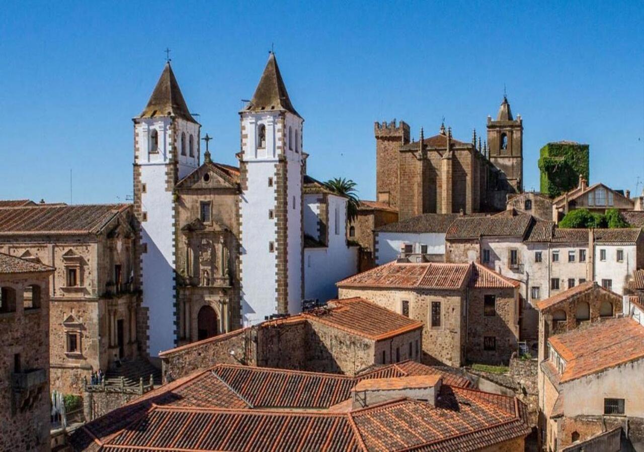 Elegante Apartamento Para 5 En El Centro De Caceres Con Wifi Екстериор снимка